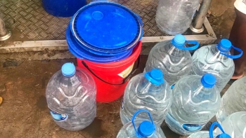 Distribuição de água gratuita em Quelimane