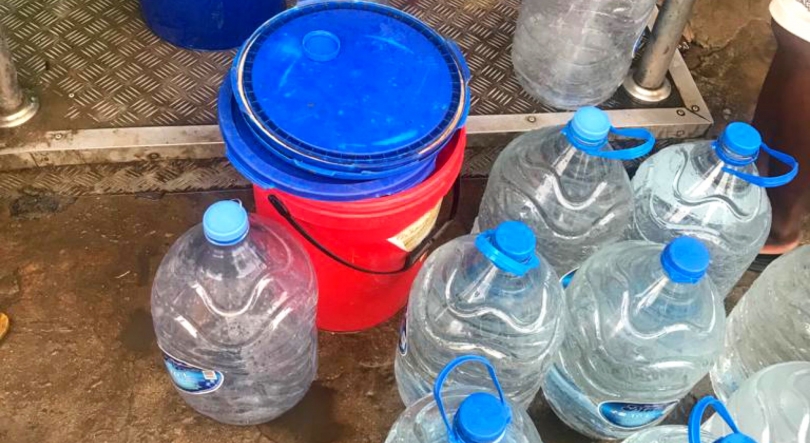 Distribuição de água gratuita em Quelimane