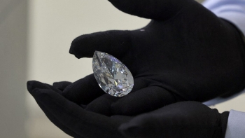 Trinta e seis pedras especiais de diamantes serão leiloadas em Angola