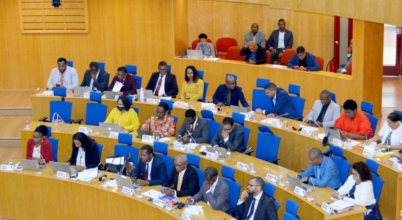 Parlamento cabo-verdiano debate moção de censura do PAICV