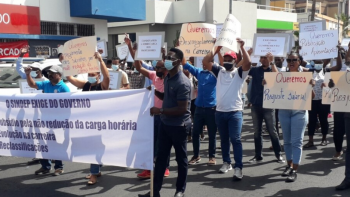 Professores cabo-verdianos protestam