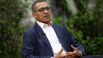 Carlos Vila Nova condenou a tomada do poder pela força no Gabão