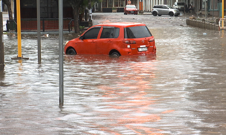 Chuvas intensas causam estragos na capital moçambicana, Maputo