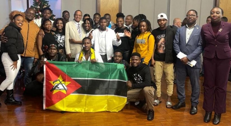 Moçambique: Regresso de 27 estudantes bolseiros formados em Portugal