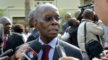 Primeiro-ministro moçambicano garante enquadramento de funcionários públicos