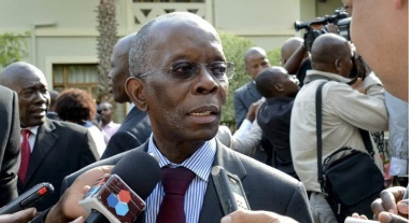 Primeiro-ministro moçambicano garante enquadramento de funcionários públicos