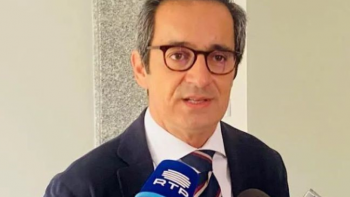 Embaixador de Portugal entrega viatura adaptada em São Vicente