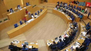 Parlamento cabo-verdiano debate o crescimento económico e o emprego