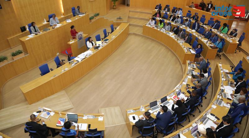 Parlamento cabo-verdiano debate o crescimento económico e o emprego