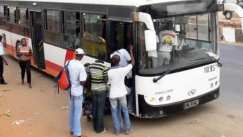 Viagens gratuitas para estudantes em Angola