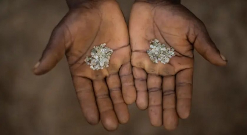 Endiama retém três milhões de quilates de diamantes por falta de vendas