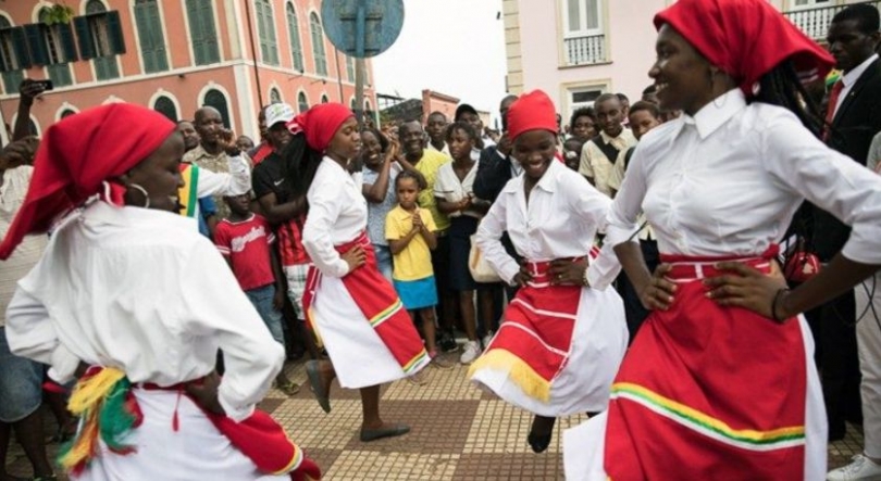 Hoje é o dia da mulher são-tomense