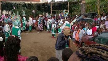Imagem de “Tlundo”, o carnaval tradicional de São Tomé ameaça desaparecer