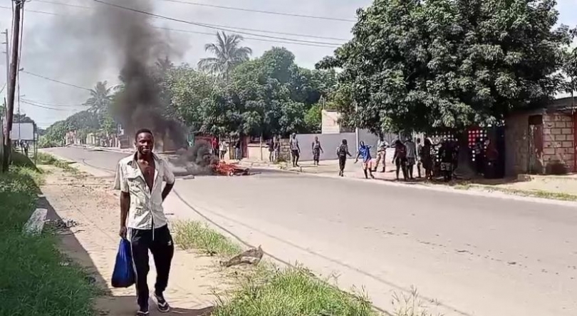 Imagem de Moçambique: Tiros e protestos agitam bairro Patrice Lumumba (Maputo)