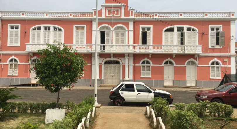 Imagem de STP: Está acesa a troca de acusações entre ex-magistrado e o presidente do Supremo