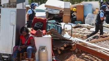 Imagem de Talude: O despejo dos imigrantes sem teto