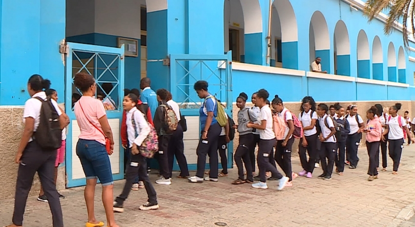 Imagem de Em Cabo-verde as restrições ao uso de telemóveis nas escolas são consensuais