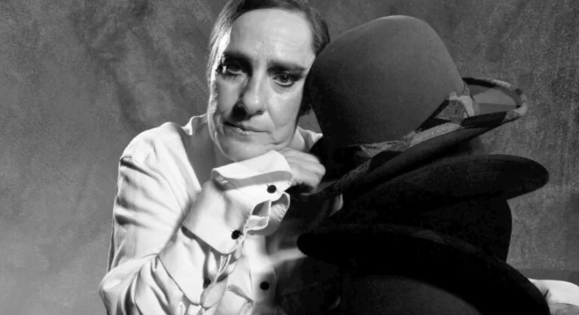 Imagem de Entrevista RDP África – Maria Rueff e o Elogio do riso uma homenagem aos comediantes