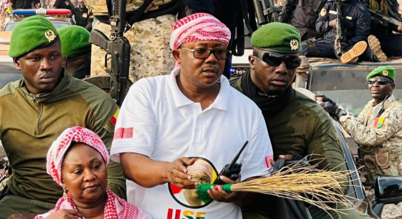 Imagem de Sissoco Embaló deixa a Guiné-Bissau