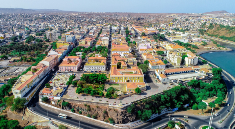 Imagem de Presidente da Câmara da Praia defende revisão constitucional após buscas judiciais