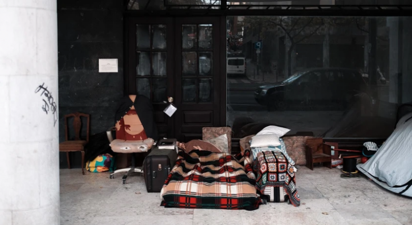 Imagem de Pobreza em Portugal baixa para mínimos históricos