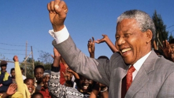 Imagem de Nelson Mandela morreu há 13 anos, aos 95 anos