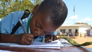 Imagem de Início do ano letivo em Moçambique afetado pelas inundações