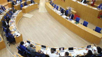 Imagem de Parlamento de Cabo Verde debate investimento público e infraestruturas